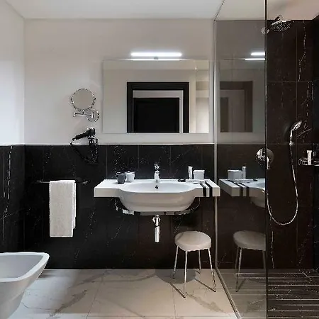 J|hotel 4* טורינו